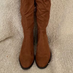 Cute, knee high quilted CCOCCI boots!